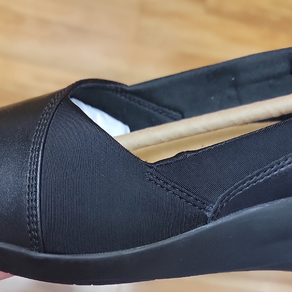 Clarks Suttyn Walk Size 9.5M Women's Black Slip-On Wedge Loafers NEW - Picture 13 of 16